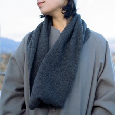 ふるさと納税 島田市 ホワイトカシミヤ100%のスヌード(チャコール) |  | 01