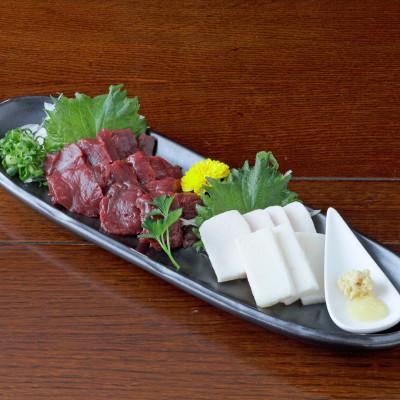 ふるさと納税 長洲町 [馬刺し]熊本直送 二種盛 ブロック肉 赤身200g・コーネ100g 300gセット(長洲町)