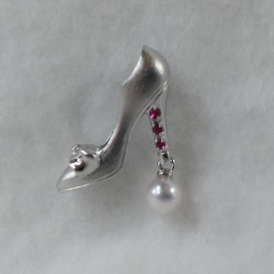 ふるさと納税 鳥羽市 伊勢志摩あこや本真珠ブローチピン・ハイヒールSV製110-02