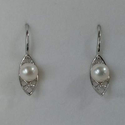 ふるさと納税 鳥羽市 伊勢志摩あこや本真珠ピアスSV製フック(F02)ラクロス40-30