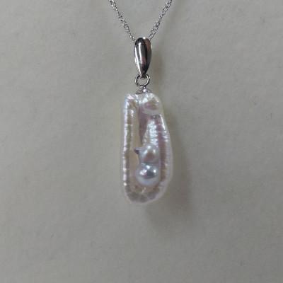 ふるさと納税 鳥羽市 伊勢志摩あこや本真珠ペンダント・キツツキ20-86