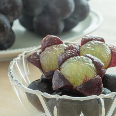 ふるさと納税 浜田市 [先行予約]種無しピオーネ 約0.9kg 2〜3房[8月より順次発送]