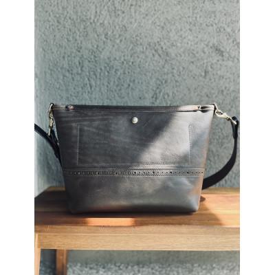 ふるさと納税 亀岡市 【限定1点のみ】入手困難なオイルレザーを使用したオイルレザーショルダーバッグ_1