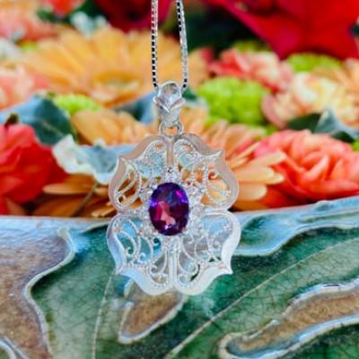 ふるさと納税 奈良市 唐草模様と宝石のネックレス(アメジスト)