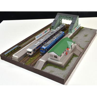 ふるさと納税 南箕輪村 Nゲージ用 鉄道ジオラマ展示台 37×26cm 駅舎と