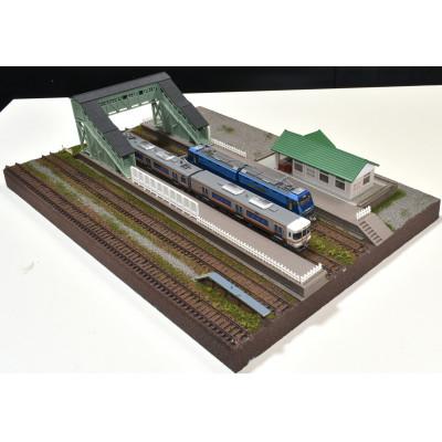 ふるさと納税 南箕輪村 Nゲージ用 鉄道ジオラマ展示台 37×26cm 駅舎と