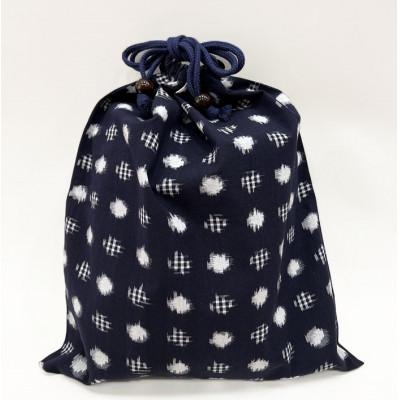 ふるさと納税 久留米市 久留米絣の大きな巾着袋(紺色/水玉格子柄)