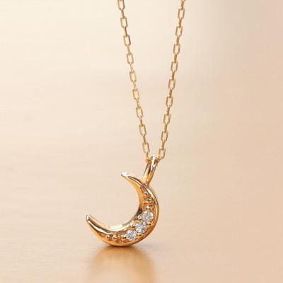 ふるさと納税 大津市 [10金イエローゴールドダイヤモンドネックレス]月のしずく0.024ct 優しく包む三日月ペンダント