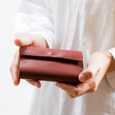 ふるさと納税 雲南市 総手縫いで仕立てた 本革の三つ折り財布 (チョコ)