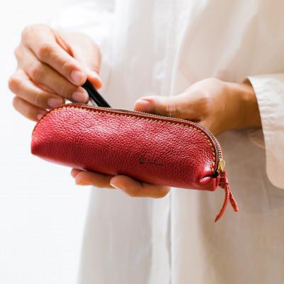 ふるさと納税 雲南市 総手縫いで仕立てた 本革のふでばこ(レッド)