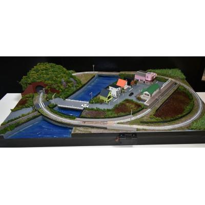 ふるさと納税 南箕輪村 [Nゲージ]1/150 鉄道ジオラマレイアウト単線 90×60cm 引込駅(照明付き)ポイント手動