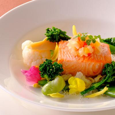 ふるさと納税 美作市 ポピースプリングスリゾート&amp;スパ ペアランチ(お魚料理+ビュッフェ)&amp;温泉入浴+フェイスタオル付