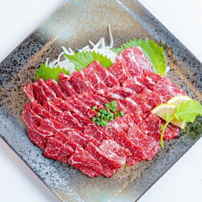 ふるさと納税 荒尾市 [熊本 と畜]桜屋 特選馬刺しスライス 300g(荒尾市)