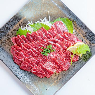 ふるさと納税 球磨村 [熊本 と畜]桜屋 特選馬刺しスライス 300g(球磨村)