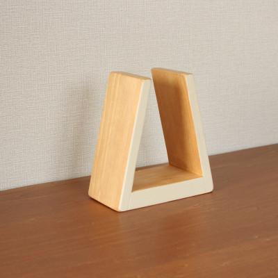 ふるさと納税 美幌町 三角のブックスタンド ナチュラルカラー×ホワイト[申込後に製作いたします]
