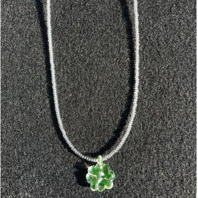 ふるさと納税 鏡野町 ウランガラスのネックレス(クローバー)