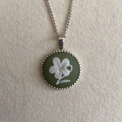 ふるさと納税 瀬戸市 [ROUND] スミレシルバーペンダント モスグリーン