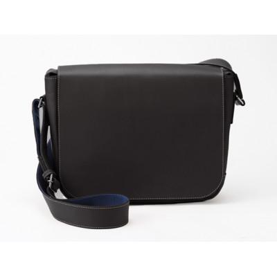 ふるさと納税 姫路市 0520 シンプルな本革メッセンジャーバッグ(A4サイズ)(ブラック)