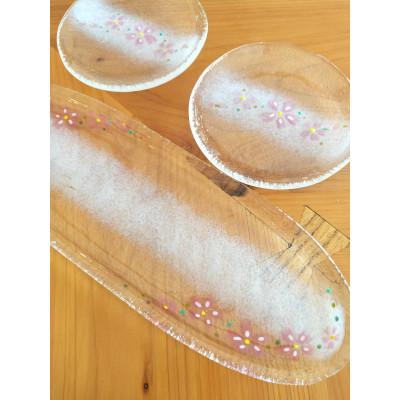ふるさと納税 基山町 春を待ちわびる[桜の器 長皿と丸皿2枚の3点セット]ガラスHandmade 贈り物 ステンドグラス