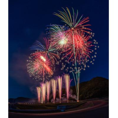 ふるさと納税 美作市 [2026岡山国際サーキット花火大会]パドックS席観覧券20枚付/パーティールーム利用(駐車場券付)