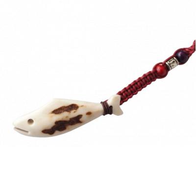 ふるさと納税 斜里町 鹿の角 ストラップ(赤) 知床で手作り[エゾシカコウボウカルぺ]