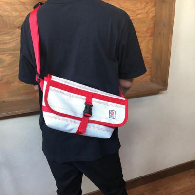 ふるさと納税 諏訪市 【SUWAプレミアム】ボディバッグ　ホワイト(L)(パイピングカラー:赤)の画像