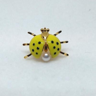 ふるさと納税 伊勢市 真珠ピンクブローチ・てんとう虫(黄色)(淡水本真珠・ボタン) 2110