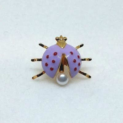 ふるさと納税 伊勢市 真珠ピンクブローチ・てんとう虫(紫)(淡水本真珠・ボタン) 2112