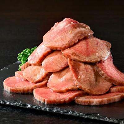 ふるさと納税 別海町 味付き厚切り牛タン 1kg(500g×2パック)北海道ほたて出汁仕込み タン中・タン元