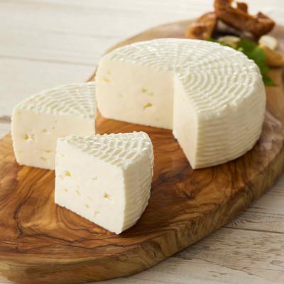 ふるさと納税 西尾市 [国産]みずみずしいフレッシュチーズ「ケージョ・フレスカル」320g