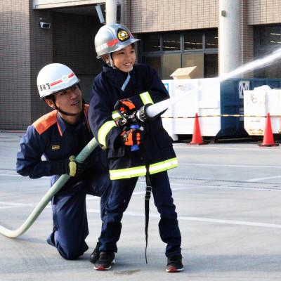 ふるさと納税 富田林市 [2026年10月31日(土)開催分]消防士体験チャレンジ&amp;はしご車搭乗体験