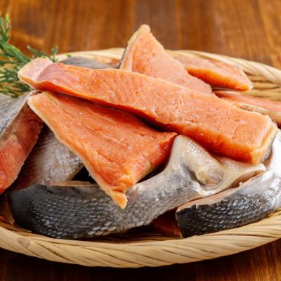 ふるさと納税 網走市 [訳あり]天然新巻鮭 食卓応援切身セット 1kg(カマ・尾切身含む)