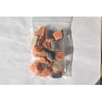 ふるさと納税 北見市 北海道オホーツク産 秋鮭骨取りサイコロ切身1kg(250g×4・無塩)