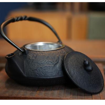 ふるさと納税 奥州市 南部鉄器 鉄瓶 ひさご(茶こし付き)0.5L 黒寂 及富作 伝統工芸品 [AK047] |  | 01