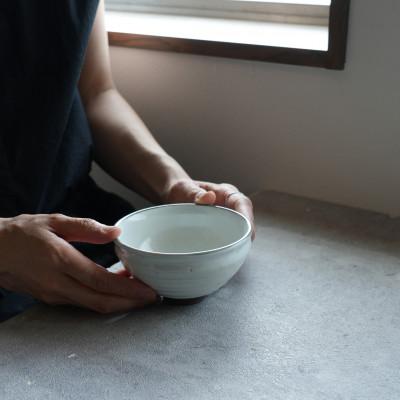 ふるさと納税 土岐市 【美濃焼】SALIU 茶流×正庵窯 京型抹茶碗 粉引き【株式会社ロロ】 |  | 02