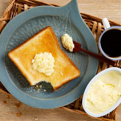 ふるさと納税 紋別市 よつ葉パンにおいしい発酵バター(100g)×10個 |  | 03