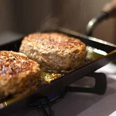ふるさと納税 三条市 4.5粍の奥ふかさが原料品の旨みを引き出す 鉄板小(蓋付き添い人) 極厚鉄板 [成年者の鉄板]【028P013】