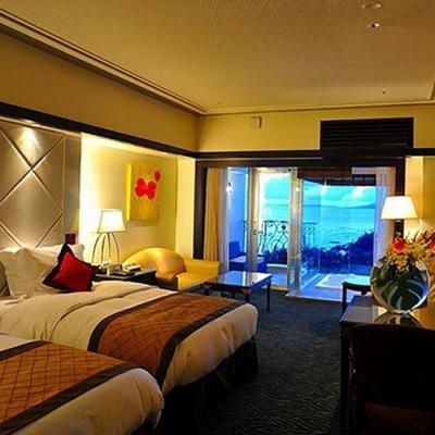 ふるさと納税 恩納村 EXES|ロイヤルプールスイート ペア宿泊券 (1泊 朝食付)