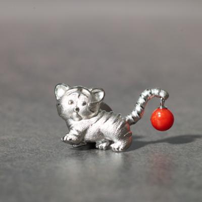 ふるさと納税 室戸市 室戸市産赤サンゴ ネコのシルバーブローチ