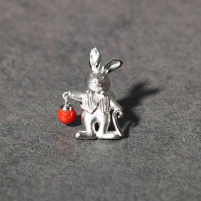 ふるさと納税 室戸市 室戸市産赤サンゴ うさぎのシルバーブローチ