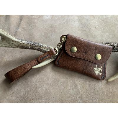 ふるさと納税 土佐清水市 鹿革の小銭入れ ストラップ付[ロゴ入り 茶・無染色]ミニ財布 コインケース[R00690]