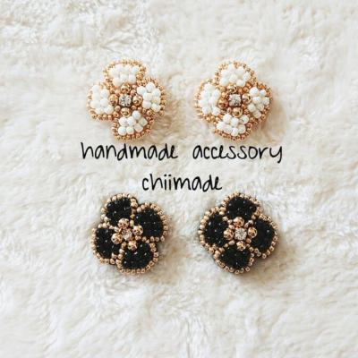 ふるさと納税 三宅町 ビーズ 刺繍 お花 :イヤリング 白(ふちゴールド) ジュエリー アクセサリー chiimade