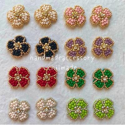 ふるさと納税 三宅町 ビーズ 刺繍 お花 :イヤリング 白(ふちシルバー)ジュエリー アクセサリー chiimade