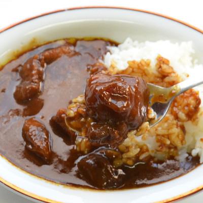 ふるさと納税 岡垣町 [発送月固定定期便]ゴロッ!と入ったコラーゲン牛すじカレー5食セット(岡垣町)全3回