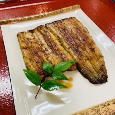 ふるさと納税 館山市 【毎月定期便】〈職人手焼き〉無添加国産鰻の蒲焼4尾≪特製だれ・山椒付き≫全3回_3