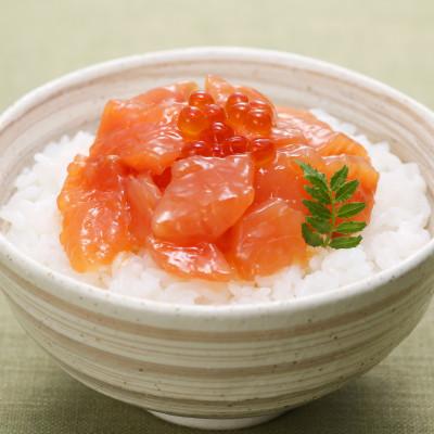 ふるさと納税 石狩市 [毎月定期便]鮭のフレーク2種・サーモンロールチーズ入り・ルイベ漬セット 全3回