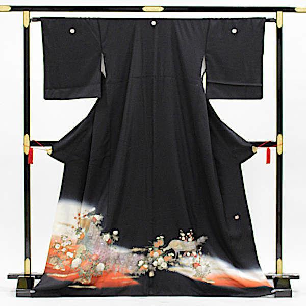 人気が高い 正絹表地 黒留袖 長襦袢つきのお得な2点セット販売 貸衣装をリサイクル 牡丹に孔雀文様 五つ紋 丸に抱茗荷 留袖だけなら割引価格 全品送料無料 Www Mesquita Rj Gov Br