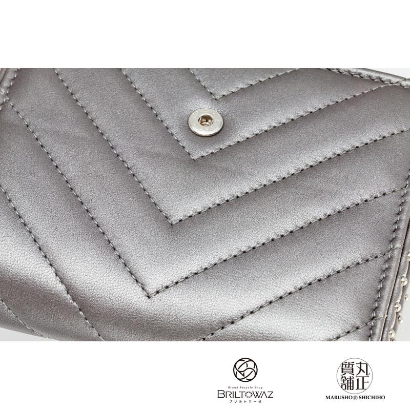 CHANEL シャネル コンパクト 財布 シェブロン スタッズ V字 A81214 三  