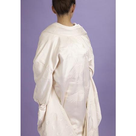 白無垢レンタル スワトウ刺繍の鶴と花柄刺繍の西陣織物 小物セット 白の色打掛 結婚式 花嫁 婚礼 ブライダル 仏前式 神前式 神社挙式 和装の貸衣装 Sm 018 オリフリyahoo 店 通販 Yahoo ショッピング