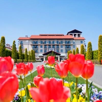 【希少】 ふるさと納税 西郷村 【グランディ那須白河ゴルフクラブ】2023年4〜11月末利用可ゴルフ土日祝1組4名様セルフプレー券 【DGJ3482324911】(126900円)